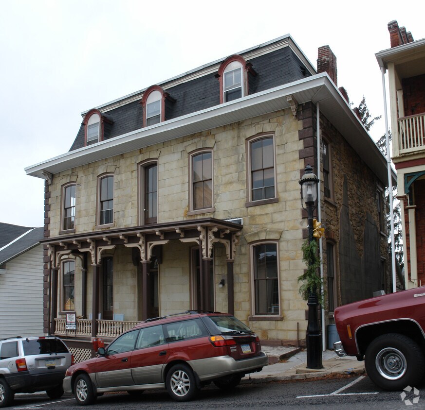 Primary Photo - 119 E High St