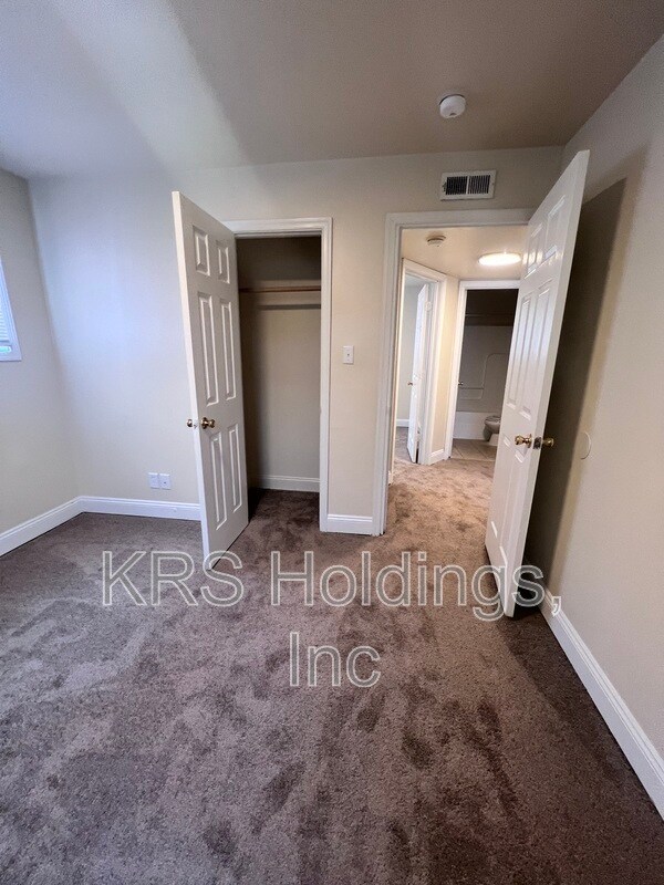 Building Photo - 2104 Phaup St