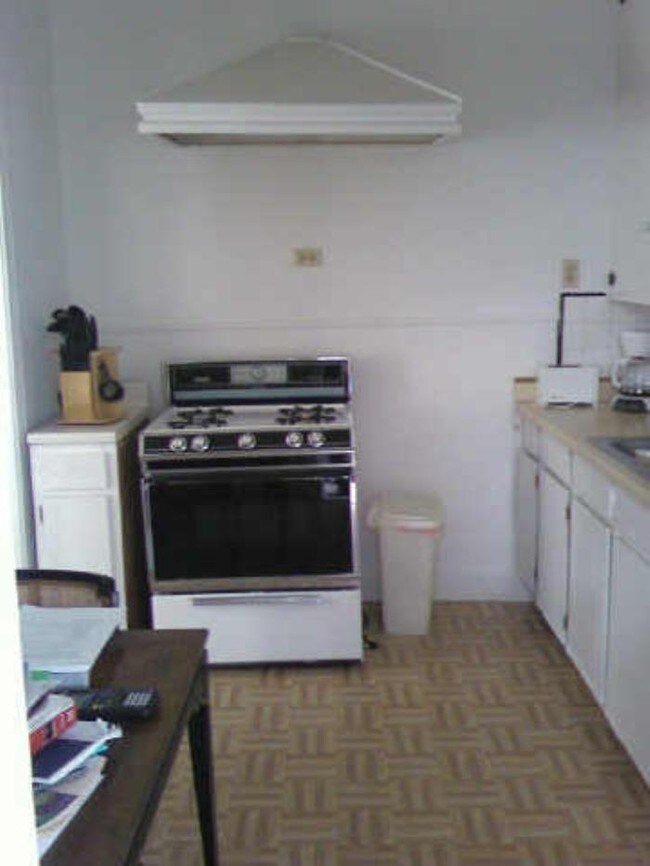 Building Photo - 2502 White Oak Dr