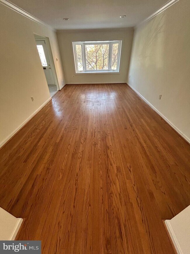 Foto del edificio - 3301 Spring Ln
