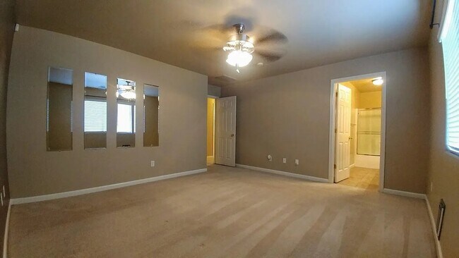 Foto del edificio - 4328 E Oak Ave