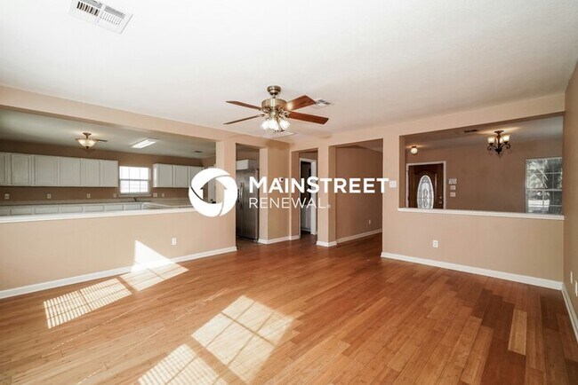 Building Photo - 3 Bedroom Pet-Friendly Home in Del Valle, TX with Main Street Renewal