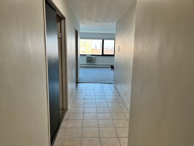 Foto del edificio - 7337 S South Shore Dr