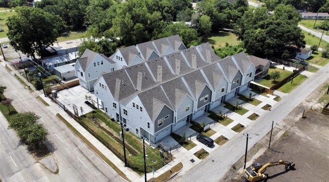 Building Photo - 6127 W Montgomery Rd