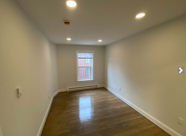 Building Photo - 529 Beacon St