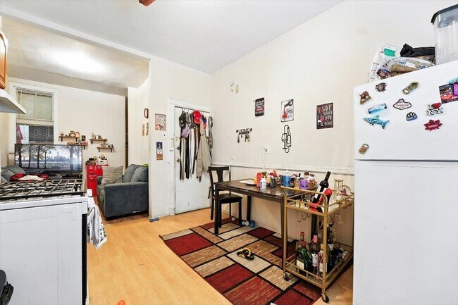 Foto del edificio - 122 Hutton St