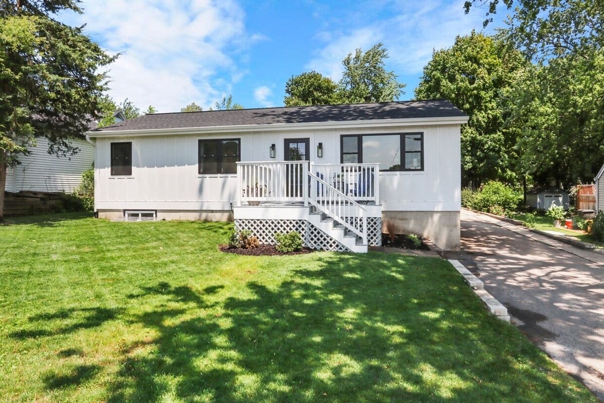 Foto del edificio - Fontana-on-Geneva Lake Furnished Home Available for Monthly & Mid-Term Rentals