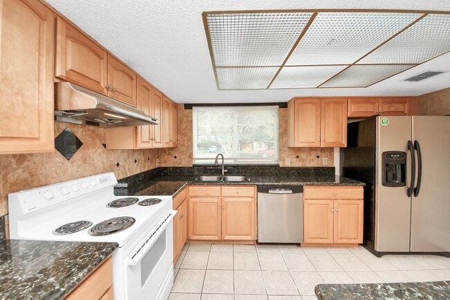 Foto del edificio - 12707 Corona Ln