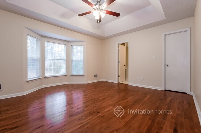 Building Photo - 272 McKenzie Dr