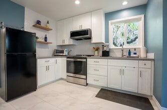 Building Photo - 3219 Sumac Rd