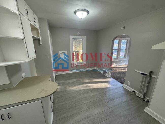 Building Photo - Two Bedroom | Garage | Move In Ready