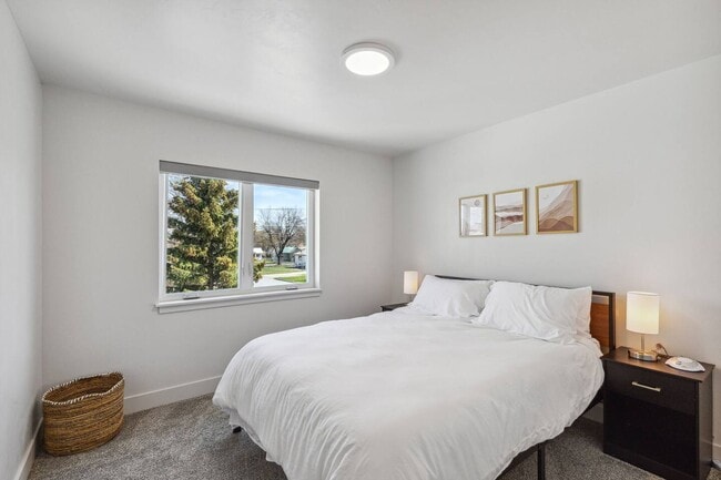 Building Photo - 45 8th Ave W