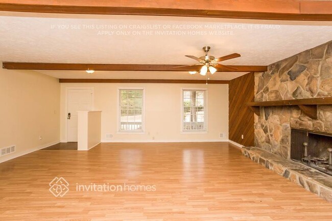 Building Photo - 3258 Village Glen Dr SW