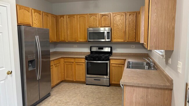 Building Photo - 3381 Kentshire Cir