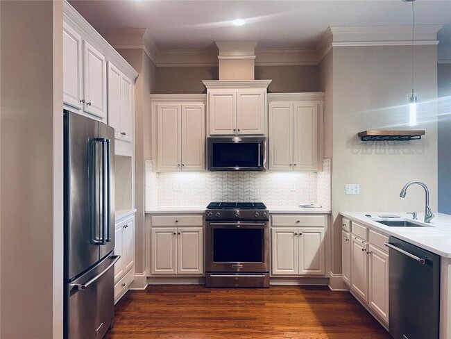 Building Photo - 144 W Ridge Way