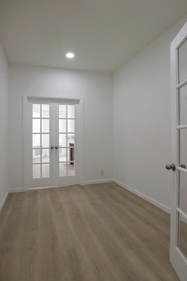 Building Photo - 72-27 68th St