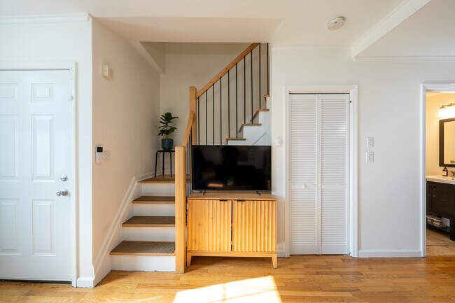 Foto del edificio - 176 Webster Ave