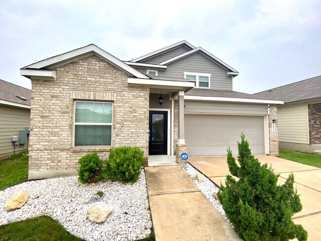 Building Photo - Welcome to This 5BR/ 2.5 BA Move-in Ready ...