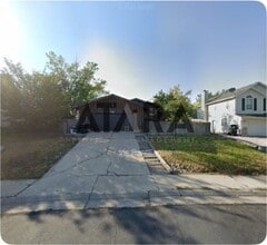 Building Photo - 270 Country Club Dr