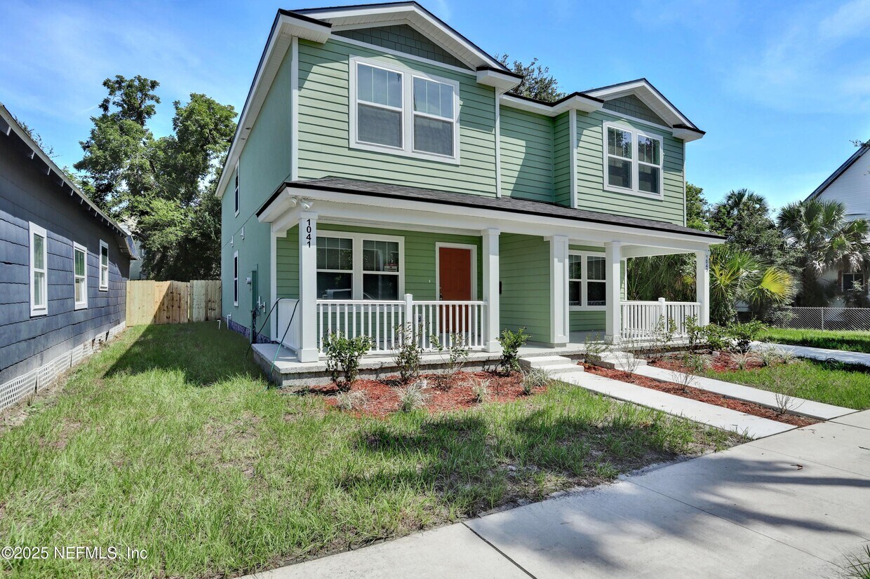Primary Photo - 1041 Oakley St