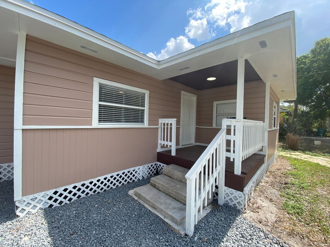 Primary Photo - 2 Bedroom 1 Bath Home in Cocoa for Rent!