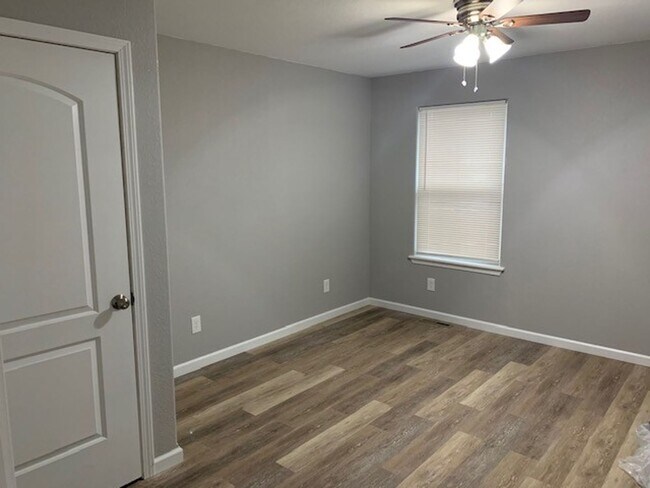 Foto del edificio - Gorgeous 3 Bedroom 2 Full Bath