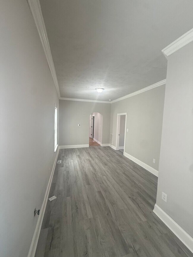 Foto del edificio - 4-bedroom, 2 full bathroom, 1 story house