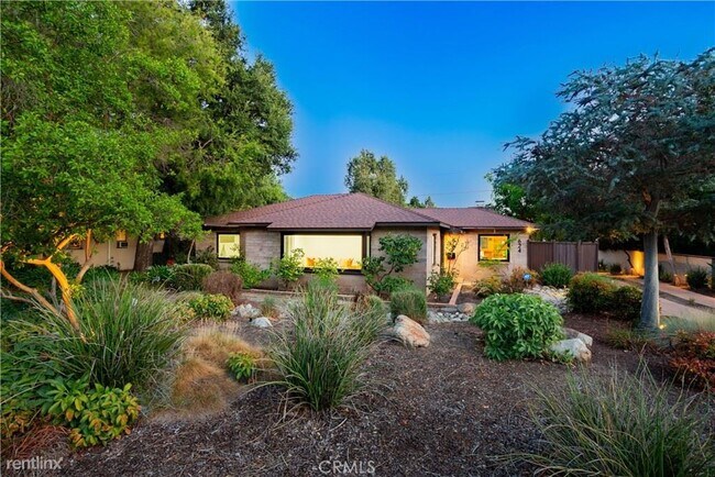 Building Photo - 3 br, 1.5 bath House - 624 West 10th Street