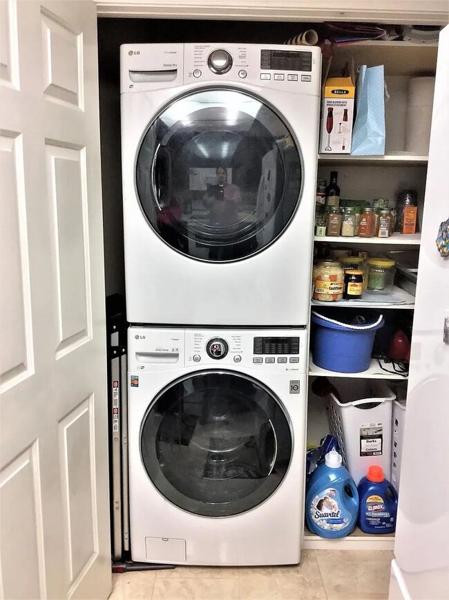 Foto del edificio - 1 Bedroom 1 Bathroom Condo in Park-Like Community in San Jose