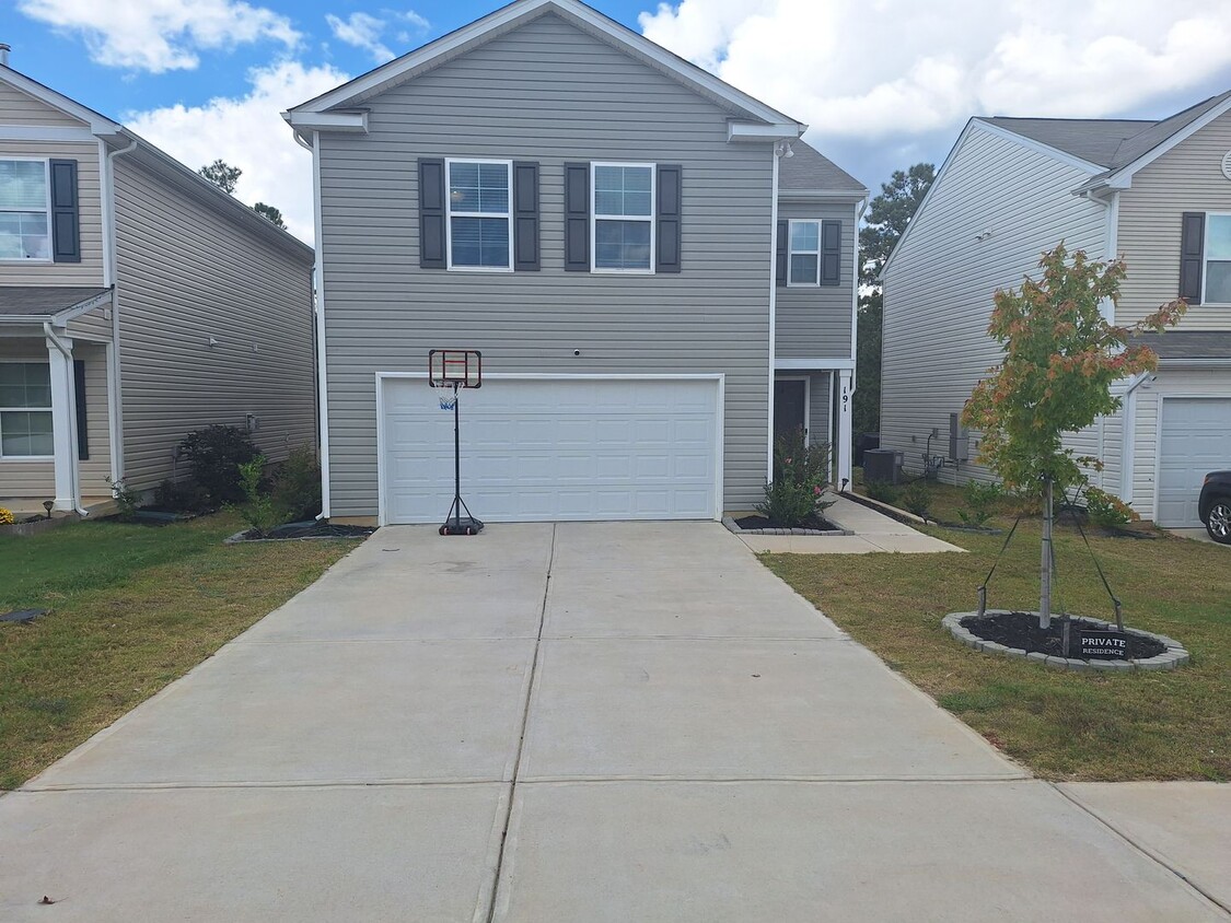 Primary Photo - Delightful Four Bedroom Home Approximately...