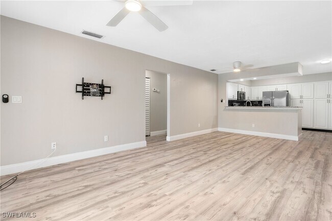 Building Photo - 228 Fox Glen Dr