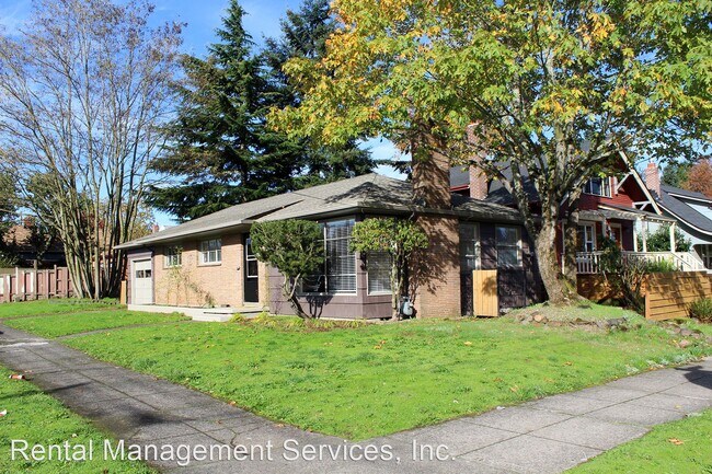 Foto del edificio - 3 br, 1 bath House - 3329 NE Webster St