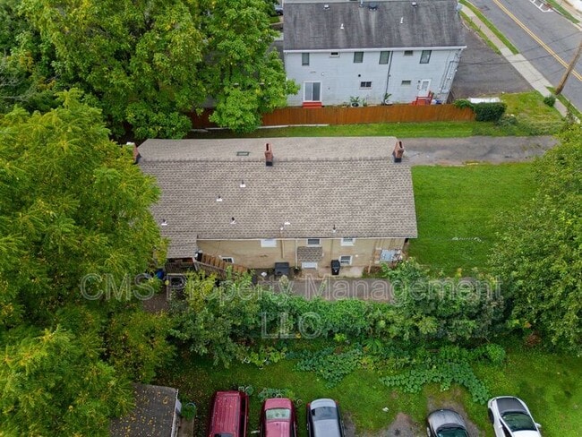 Building Photo - 148 Davenport St
