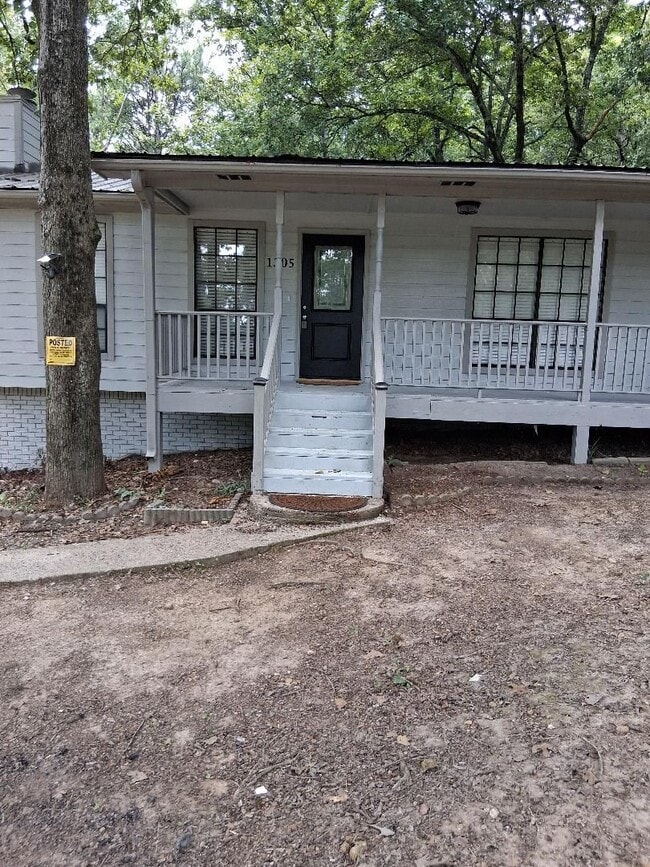 Building Photo - 1305 Sun Cir