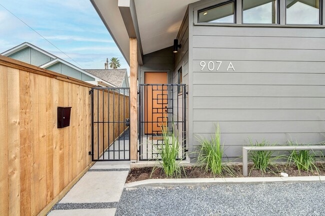 Photo - 907 Kern St Apartment