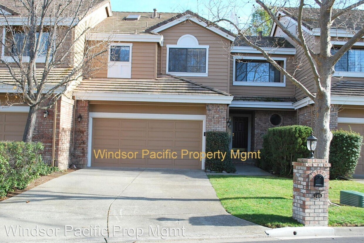 Primary Photo - 2 br, 2.5 bath House - 144 Kingswood Circle