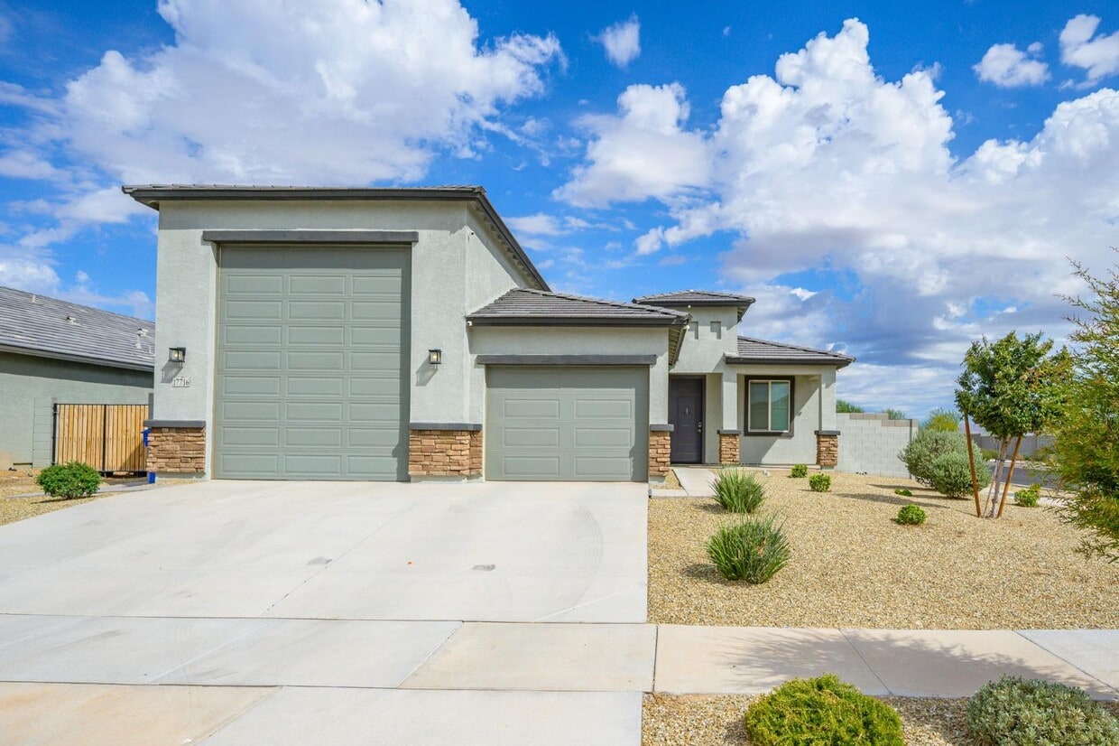 Foto principal - 17716 W Villa Hermosa Ln