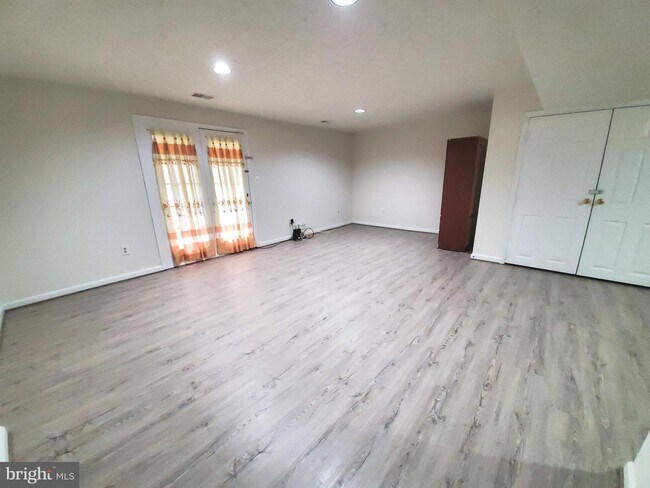 Building Photo - 7495 Digby Green