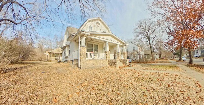 Foto del edificio - 3D Tour Available - 4 Blocks to KSU Campus...