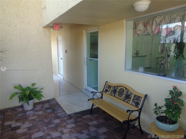 Foto del edificio - 2690 SW 22nd Ave