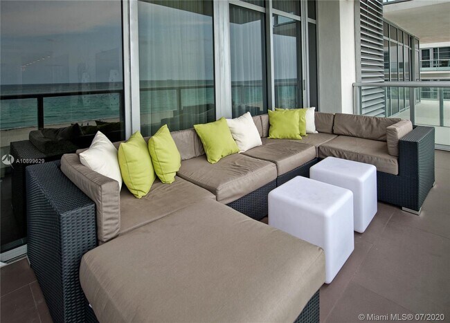 Building Photo - 3737 Collins Ave