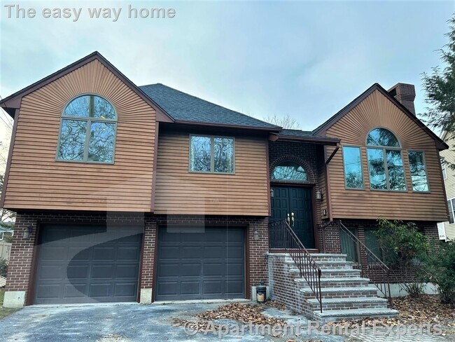 Foto del edificio - 116 Grover Rd