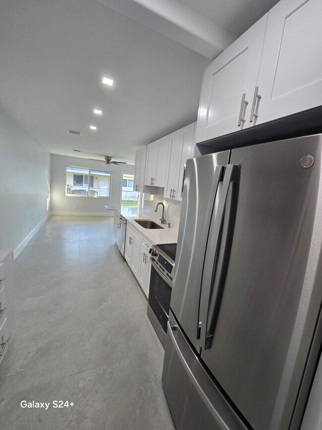 Foto del edificio - 4951 SW 28th Terrace