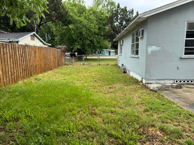 Foto del edificio - 605 Center Ave