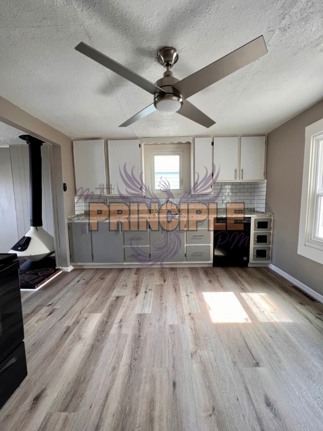 Foto del edificio - Charming cozy two bedroom house on the flats.