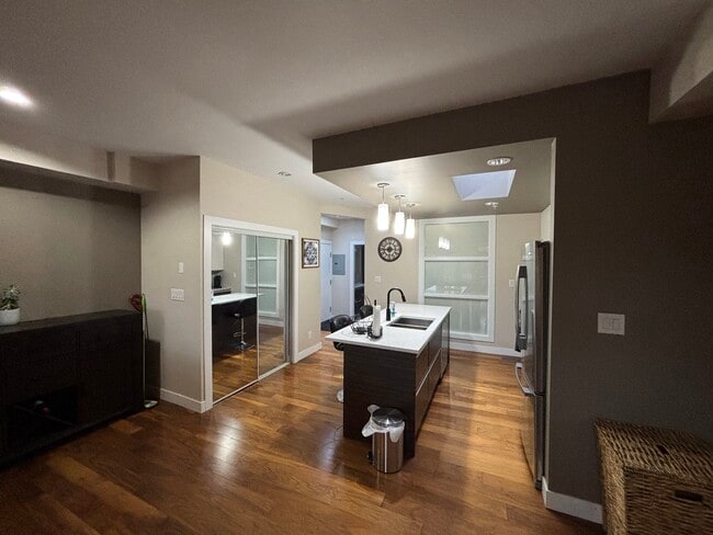 Building Photo - 1008 Tillicum Rd