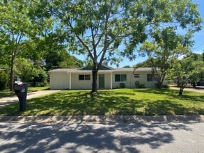 Building Photo - 400 Argyle Ct