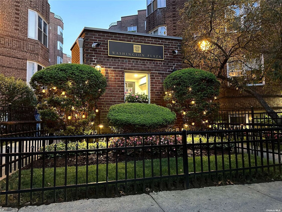 Primary Photo - 73-12 35th Ave