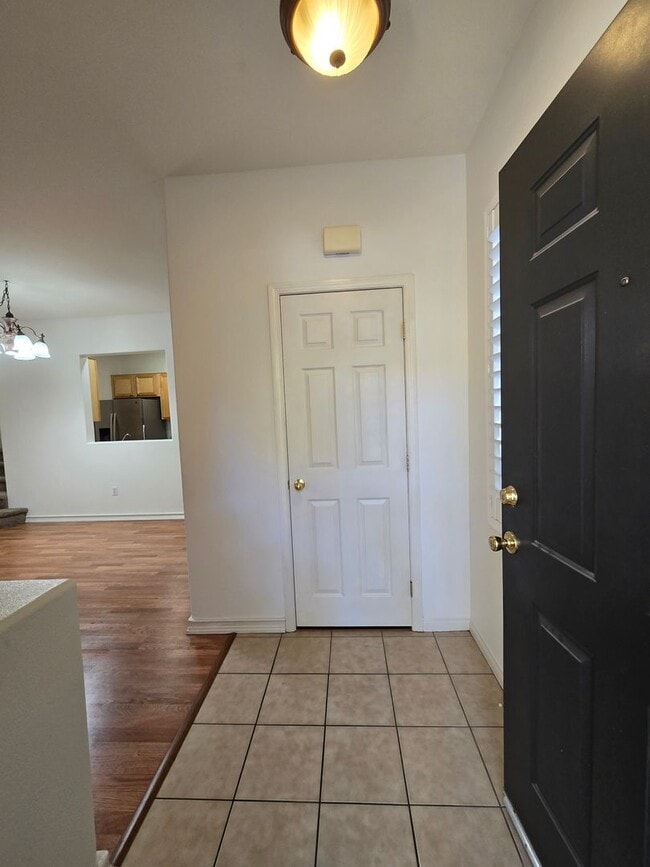 Building Photo - A Fabulous 3 Bedroom Home Centrally located.