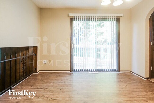 Building Photo - 4501 NW Amesbury Pl